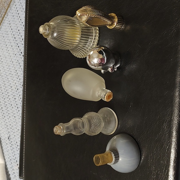 🌸3 Avon Glass Bottles - Picture 8 of 8